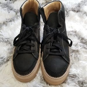 Clark's Women High top black shoes sz 9